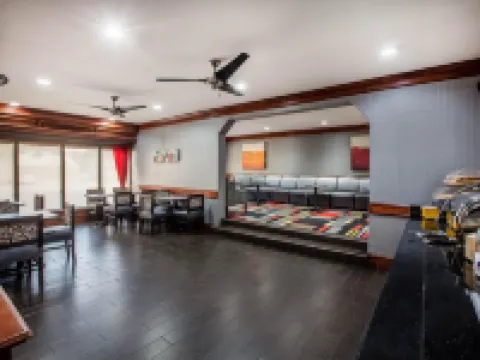 Days Inn & Suites by Wyndham Tyler Hotels in Tyler