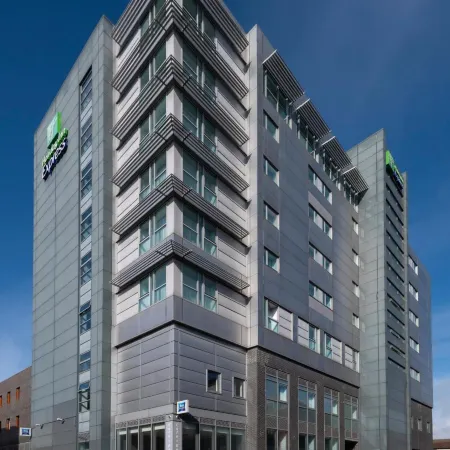 Holiday Inn Express SWINDON CITY CENTRE by IHG