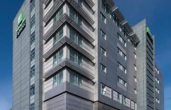 斯文登市中心智選假日酒店