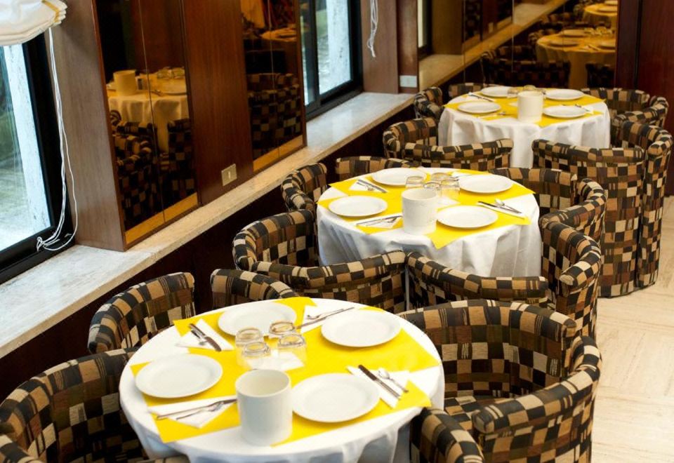 호텔 조식 뷔페 공간