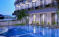Aston Inn Mataram - piscina