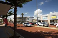 Ocean View Motel - Motels