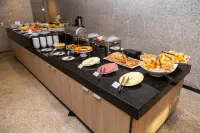 Plaza Praia Suítes - servizio colazione