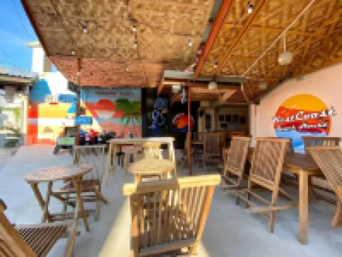 West Coast Beach House Hoteles en Moalboal