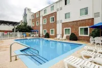 Super 8 by Wyndham Aurora East