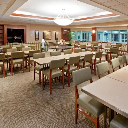 La Quinta Inn & Suites by Wyndham Bannockburn-Deerfield