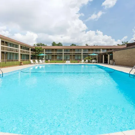 Days Inn & Conf Center by Wyndham Southern Pines Pinehurst