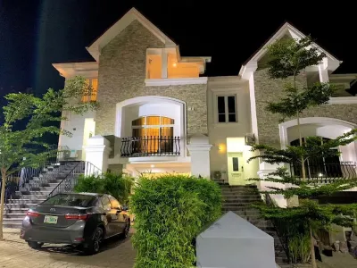 파이브 홈즈 호텔  호텔