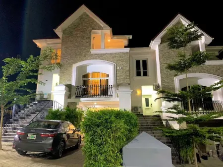 Five Homes Hotel and Apartments