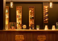 Kandyan Reach Hotel - bar