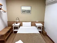 Hostal Delfos Hotels near Jamboree