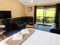 Karri Forest Motel - balcony