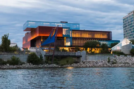 Delta Hotels Saskatoon Downtown Отели рядом с достопримечательностью «Университет Саскачевана»