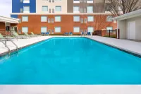 Holiday Inn Express AUGUSTA DOWNTOWN by IHG - piscina