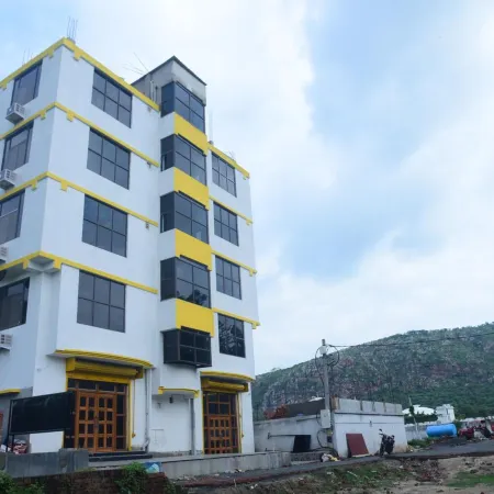 Hotel Gridhakuta International
