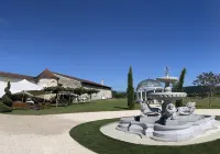 Les Dépendances du Château Chapeau Cornu