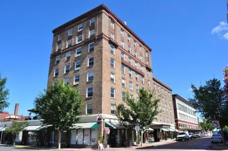 Peppermill Empress Inn