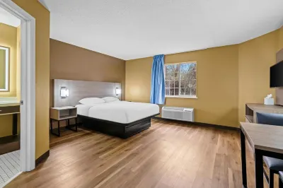 Suburban Studios Charlotte - Executive Park Hotels in Charlotte