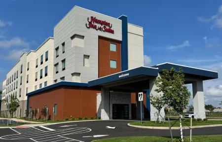 Hampton Inn & Suites by Hilton Somerset Отели рядом с достопримечательностью «Ukrainian Cultural Center»