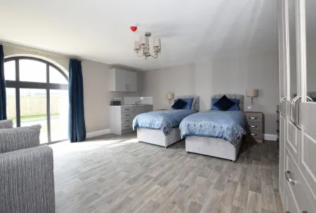 Homestead Hillsborough Отели в г. Киноллен