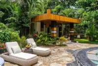 Ocho Artisan Bungalows Hotel a 