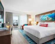 Compass Hotel by Margaritaville Anna Maria Sound - Parvekkeita