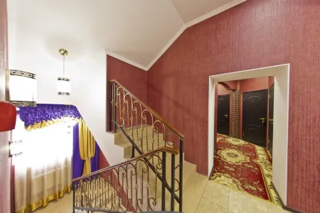 Этника Отели рядом с достопримечательностью «ВОСТОЧНЫЙ»