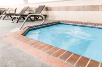 Comfort Inn & Suites Junction City - Near Fort Riley - Hot Tub