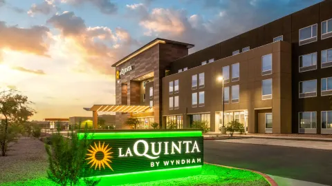 La Quinta Inn & Suites by Wyndham Phoenix West / Glendale in Phoenix