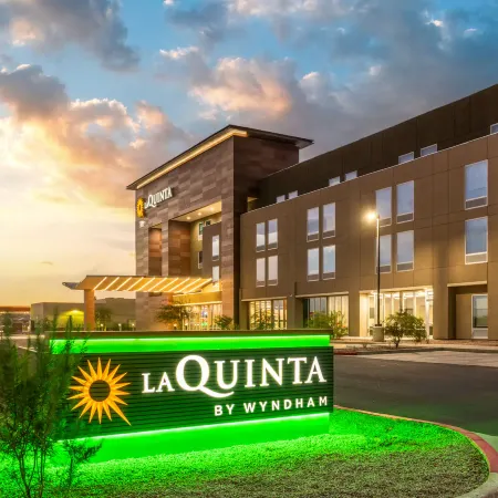 La Quinta Inn & Suites by Wyndham Phoenix West / Glendale