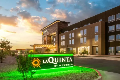 La Quinta Inn & Suites by Wyndham Phoenix West / Glendale