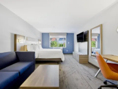 Holiday Inn Express & Suites RALEIGH WEST - LENOVO CENTER by IHG Hotels in Meredith