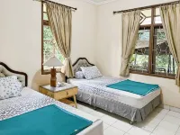 Large Villa Ciater 3BR near Sariater - balcony