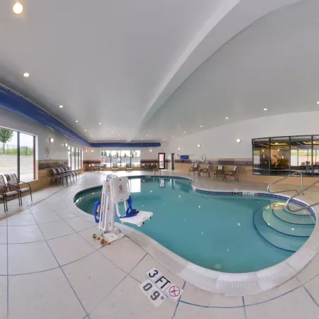 Holiday Inn Express & Suites BRIDGEPORT - CLARKSBURG by IHG
