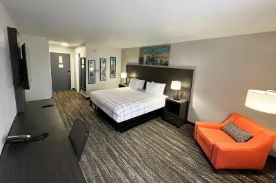 La Quinta Inn & Suites by Wyndham South Holland Hotels near Jewel-Osco