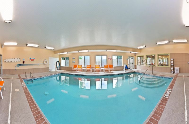 Holiday Inn Express & Suites Cincinnati-Blue ASH by IHG photo 4