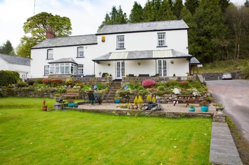 Llwyn Onn Guest House - parking