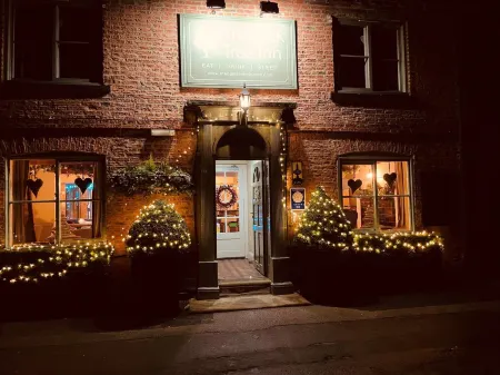 Oak Tree Inn Отели в г. Исингволд