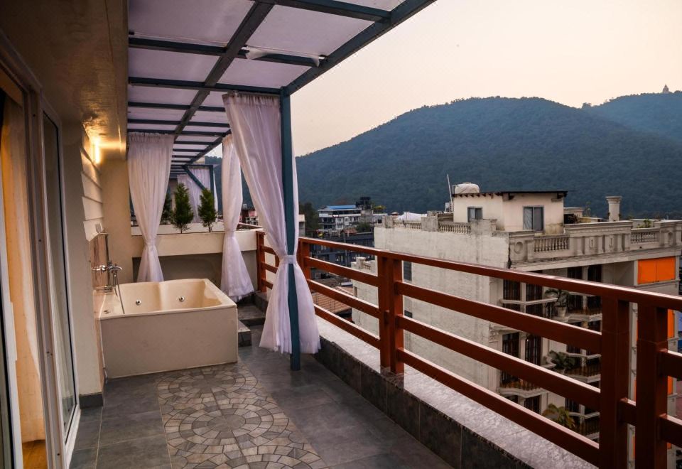 포카라 알파인 앤 스프링스 위치