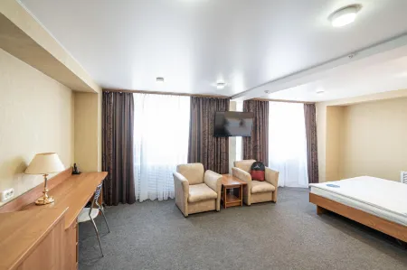 AZIMUT Отель Ульяновск (Азимут Ульяновск) Отели рядом с достопримечательностью «Ульяновская Экспедиция Поволжского Филиала Государственной Инвентаризации Лесов»