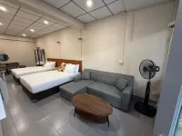 Achcha Hotel - Itsaraphap Mrt Station - Wat Arun Hotel in zona Wat Kalayanamitr