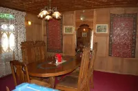 White House Group of Houseboats