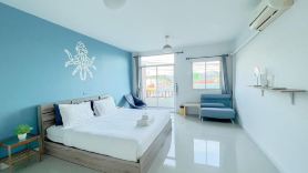 Turtle Rooms - Crab Room with Shared Bathroom