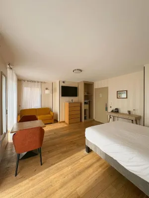 Logis Hôtel Saint Guirec Et de La Plage Hotels in Perros-Guirec