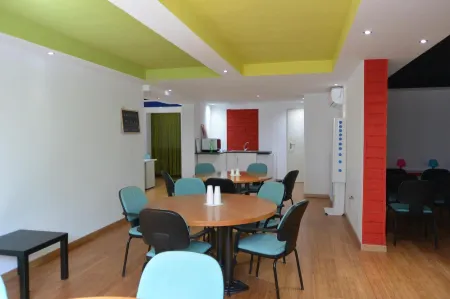 Pavia Ostello Отели в г. Дорно