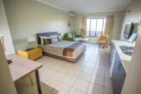 Spinifex Motel and Serviced Apartments - Balkon