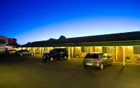 Starlight Motor Inn - parking
