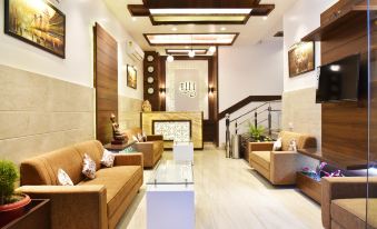 Hotel Hollywood Heights Near Railway Station