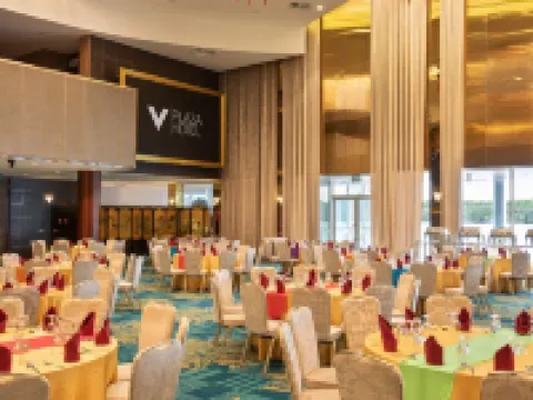 V Plaza Hotel โรงแรมในกัวลาเบไลต์