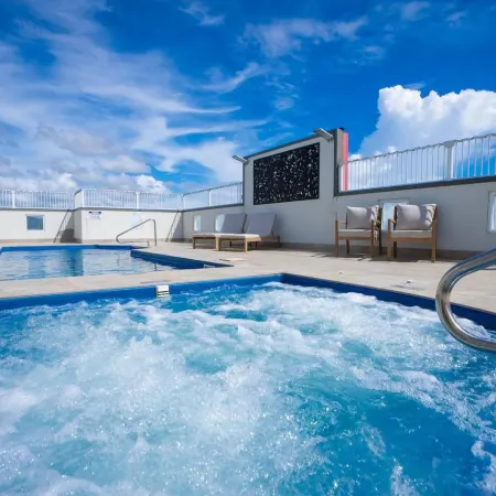 Cairns Central Plaza Apartment Hotel Official Отели рядом с достопримечательностью «Graft "N" Arts»